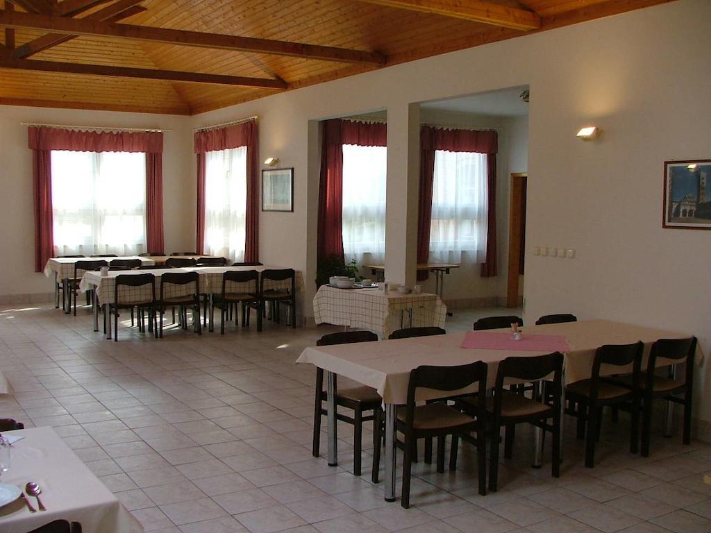 Auberge de jeunesse Martineum Felnőttképző Akadémia à Szombathely Extérieur photo